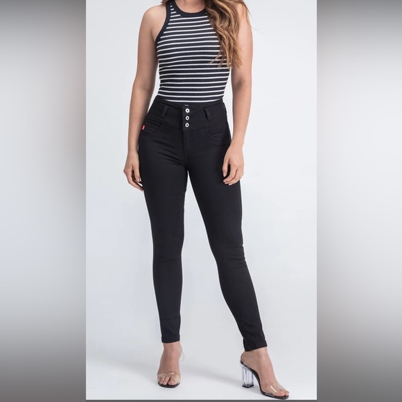 NWOT.Skinny jeans with a high rise, lifting and accentuating your glutes. - Picture 2 of 8